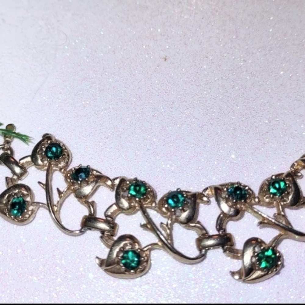 Green Stone Ivy Leaf Gold Plated Choker Necklace